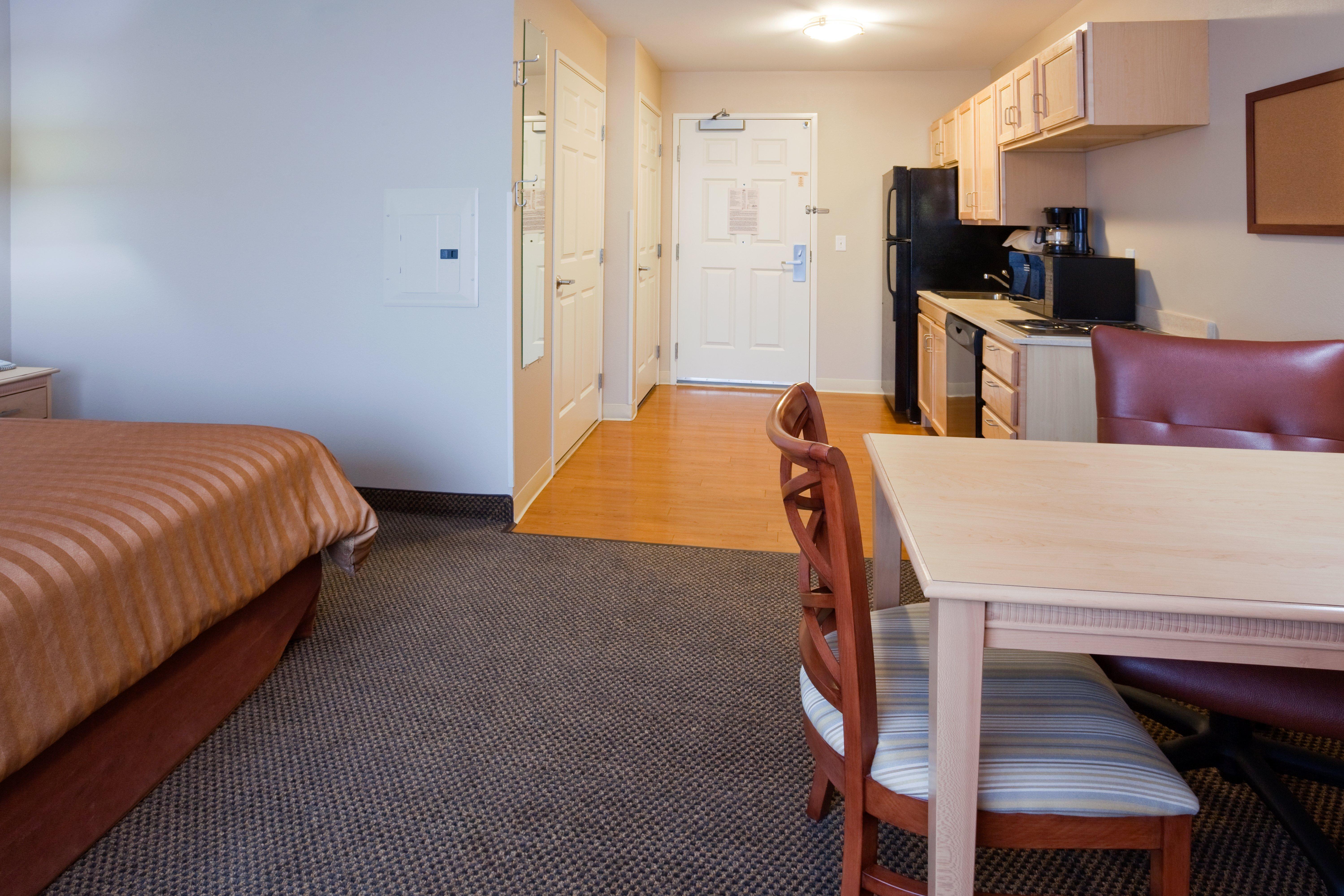 Candlewood Suites Milwaukee Brown Deer, An Ihg Hotel Exterior photo
